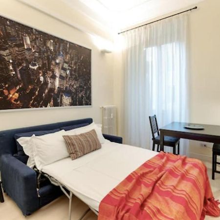 Sunny Flat In Elegant Building Close To Colosseum Rom Exteriör bild