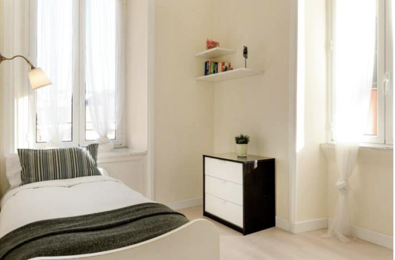 Sunny Flat In Elegant Building Close To Colosseum Rom Exteriör bild